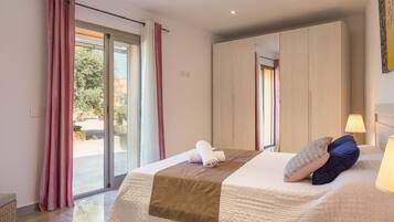 3 slaapkamers, een strijkplank/strijkijzer, internet, beddengoed