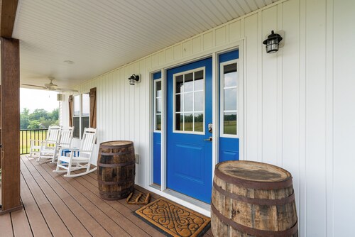 New! Farmhouse Epic Views Fire-Pit 12ppl