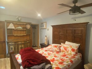 2 bedrooms, desk, free WiFi, bed sheets