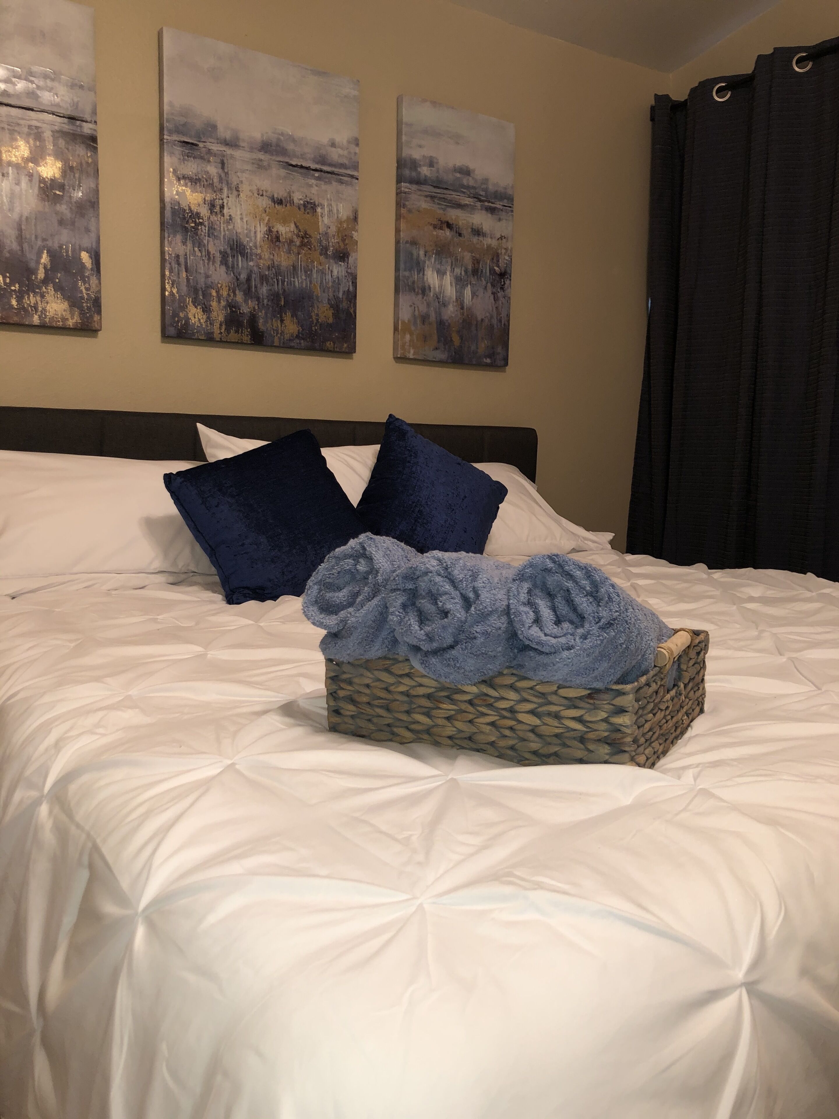 4 chambres, fer et planche à repasser, Wi-Fi, draps fournis