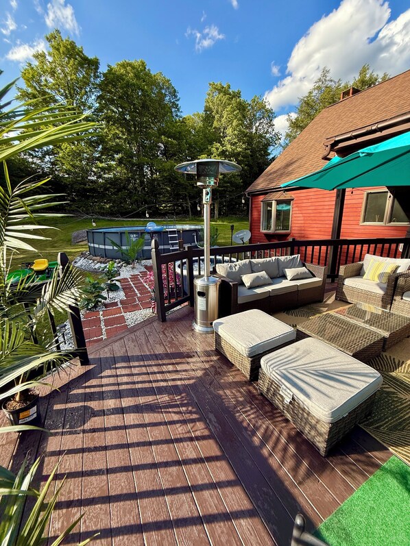 Terrace/patio - Spacious Residence Windham - XL Pool, Movie Room, Hot tub, 6 Bedrooms, Gardens (Windham)