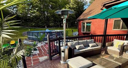 Luxury Retreat in Windham - XL Pool, Movie Room, Hot tub, 6 Bedrooms, Gardens