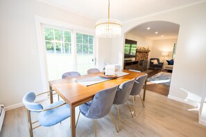 Dining - Spacious Residence Windham - XL Pool, Movie Room, Hot tub, 6 Bedrooms, Gardens (Windham)