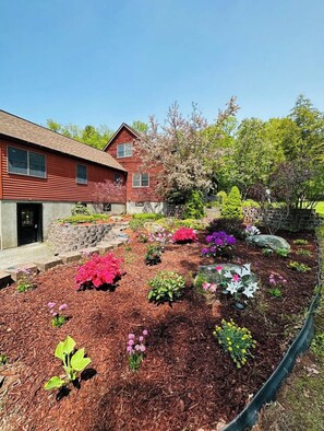 Exterior - Spacious Residence Windham - XL Pool, Movie Room, Hot tub, 6 Bedrooms, Gardens (Windham)