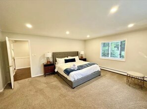 6 bedrooms, desk, iron/ironing board, travel crib - Spacious Residence Windham - XL Pool, Movie Room, Hot tub, 6 Bedrooms, Gardens (Windham)