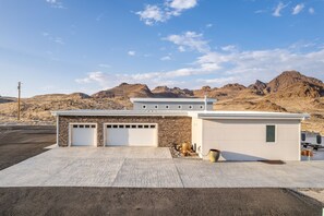Exterior - Bonneville Salt Flats Secluded Luxury Modern Home! Hot Tub! (Wendover)