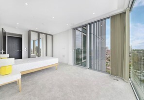 1 bedroom, desk, WiFi, bed sheets