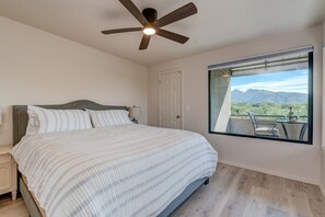 2 bedrooms, desk, iron/ironing board, free WiFi