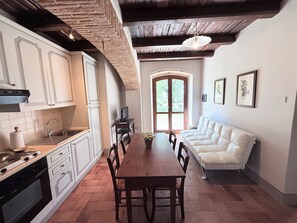 Frigorifero, microonde, forno, macchina per tè/caffè