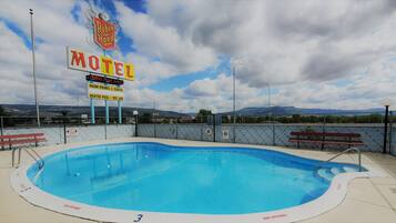 Alberca al aire libre por temporada