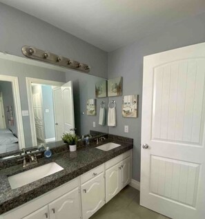 تجهيزات دش، مناشف، صابون، شامبو