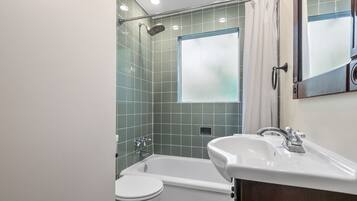 Combined shower/bathtub, hair dryer, towels, soap