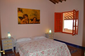 3 soverom, strykejern/-brett, internettilgang og sengetøy