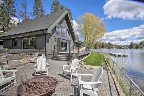 A Contemporary Dream: Lakefront Rathdrum Oasis!