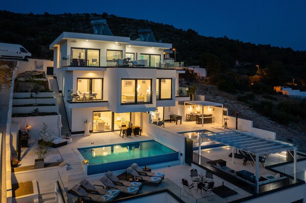 Outdoor pool, a heated pool