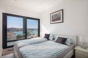 4 bedrooms, in-room safe, iron/ironing board, free WiFi