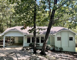 Exterior - The Treehouse - Cozy Cottage in the Woods (Hot Springs Village)