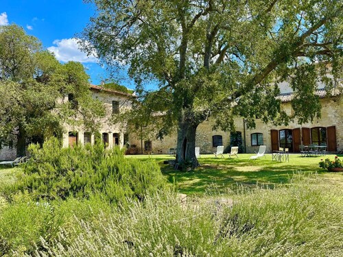 EXCLUSIVE POOL-OPEN ALL YEAR/SPOLETO BIOFARM-SLEEPS 8/WALK TO SHOPS, BAR ETC