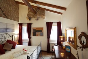 1 chambre, bureau, fer et planche à repasser, Wi-Fi gratuit