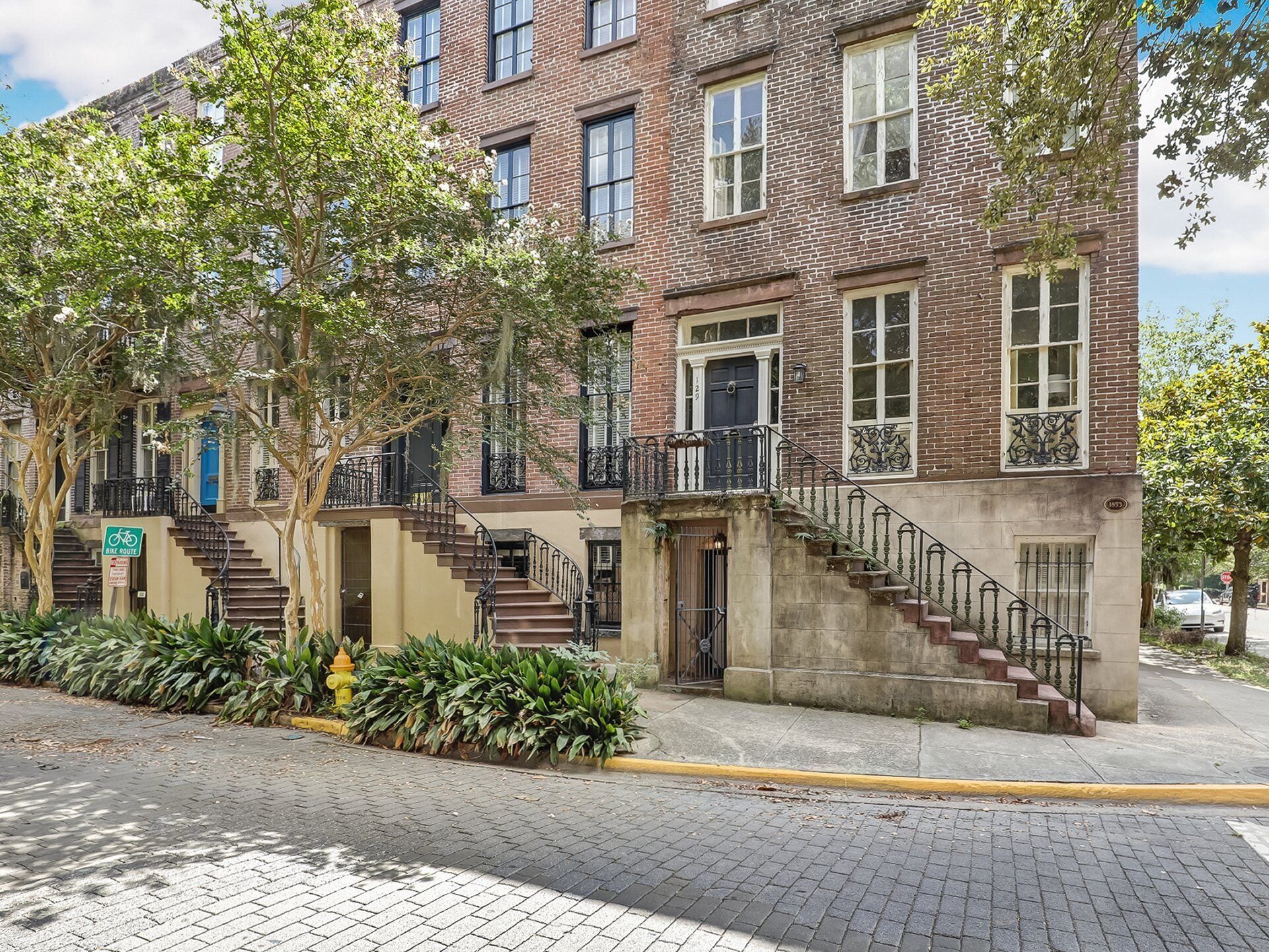 Gordon Inn | Gorgeous Designer Apartments, Heated Pool Access, Walk Everywhere!