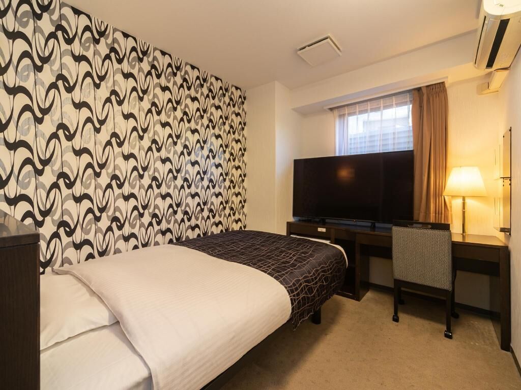 Desk, blackout drapes, free WiFi, bed sheets