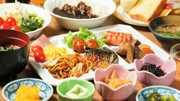 朝食 (ビュッフェ)、毎日提供 (有料)