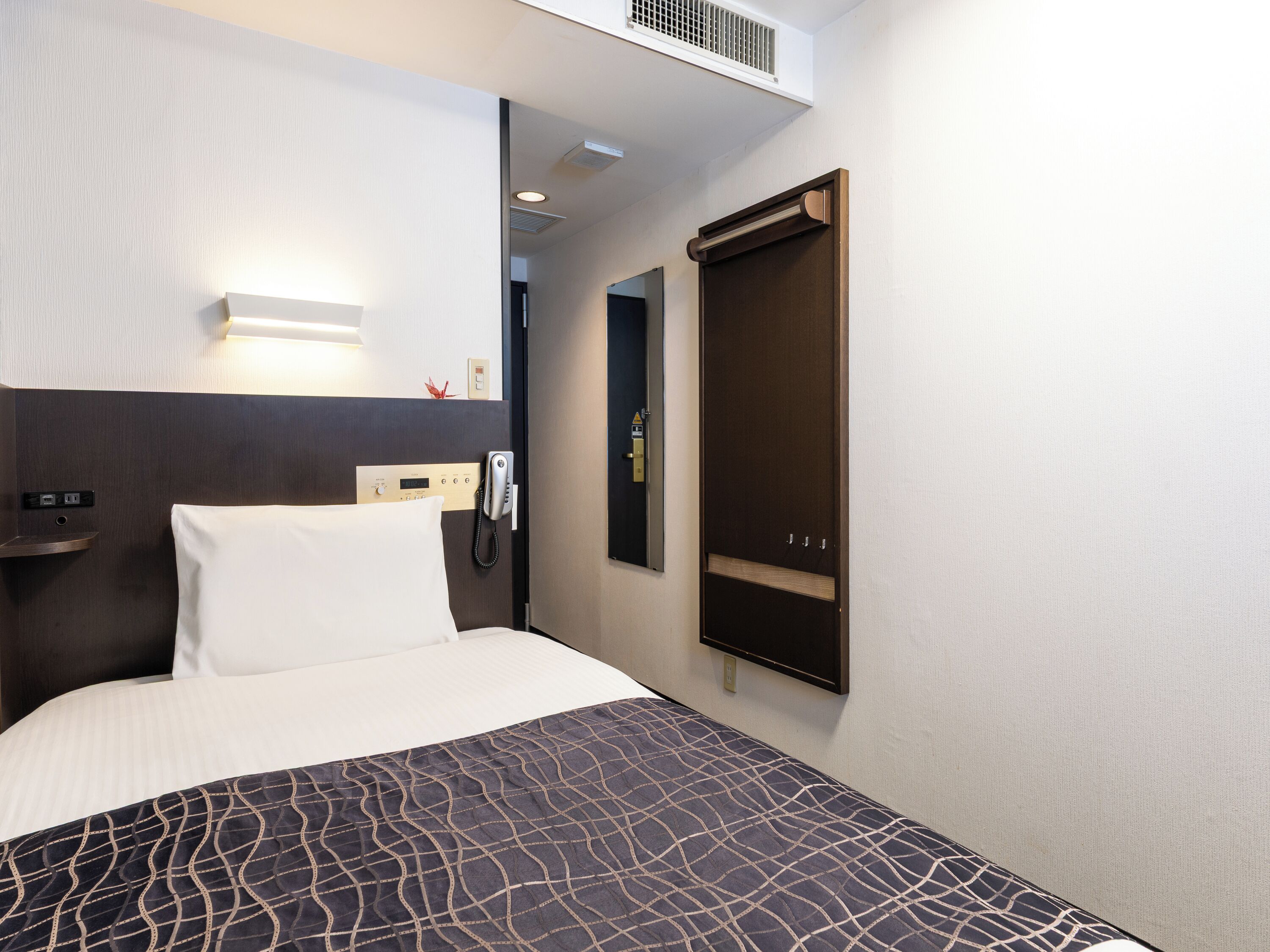 Blackout drapes, free WiFi, bed sheets