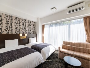 Cortinas blackout, Wi-Fi de cortesia, roupa de cama