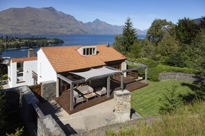 Terrace/patio - Hill Haven - walk to town! (Queenstown)