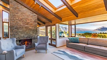 TV, fireplace