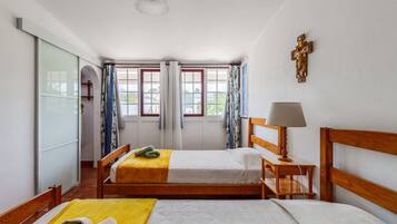 2 dormitorios, tabla de planchar con plancha, wifi gratis y ropa de cama