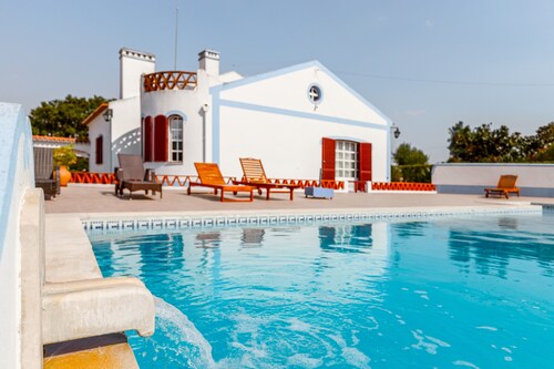 Maison de campagne "Sunset Landscape" avec piscine partagée, jardin et Wi-Fi