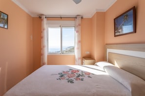 2 bedrooms, iron/ironing board, free WiFi, bed sheets - Holiday Home Casa gonzalez with Sea & Mountain View, Outdoor Pool, Garden, Terrace & Wi-Fi (Almunecar)