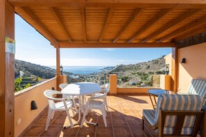 Outdoor dining - Holiday Home Casa gonzalez with Sea & Mountain View, Outdoor Pool, Garden, Terrace & Wi-Fi (Almunecar)