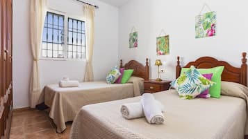 3 bedrooms, iron/ironing board, free WiFi, bed sheets