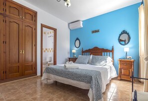 3 slaapkamers, een strijkplank/strijkijzer, gratis wifi, beddengoed