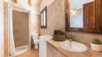 浴缸、風筒、提供毛巾