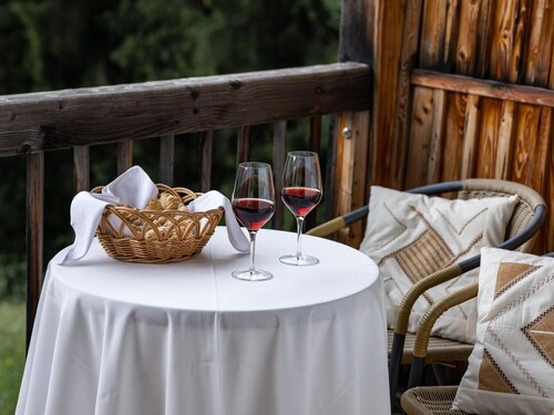 BnB Lettnerhof – Family Suite 4: Surrounded by Nature, South-Facing Balcony, Mountain Views, Wi-Fi