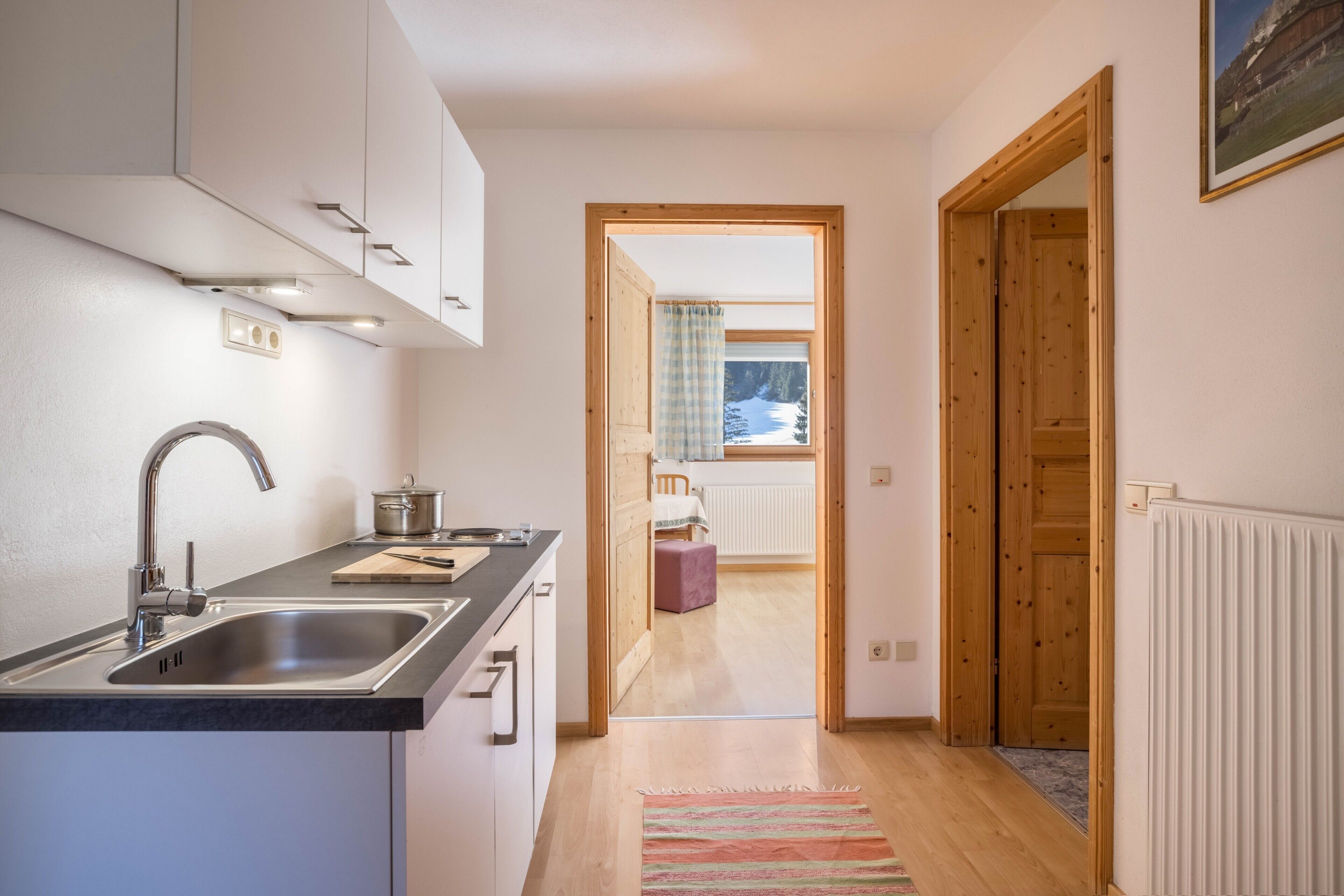 Frigorifero, microonde, piano cottura, macchina per tè/caffè