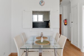 Dining - Holiday Apartment "Fuengirola" with Sea and Mountain View, Shared Pool & Wi-Fi (Fuengirola)