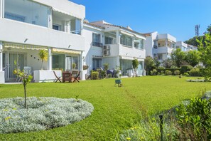 Exterior - Apartment Miraflores with Sea View, Outdoor Pool, Garden, A/C & Wi-Fi (Mijas Costa)