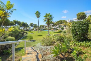 Property grounds - Apartment Miraflores with Sea View, Outdoor Pool, Garden, A/C & Wi-Fi (Mijas Costa)