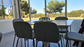 Dining - Apartment Miraflores with Sea View, Outdoor Pool, Garden, A/C & Wi-Fi (Mijas Costa)
