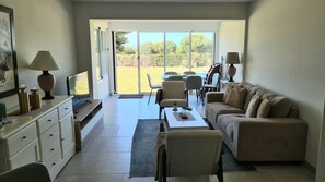 TV, DVD player - Apartment Miraflores with Sea View, Outdoor Pool, Garden, A/C & Wi-Fi (Mijas Costa)