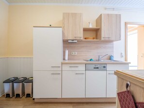 Fridge, oven, dishwasher, coffee/tea maker