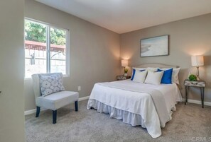 2 chambres, fer et planche à repasser, Wi-Fi, draps fournis