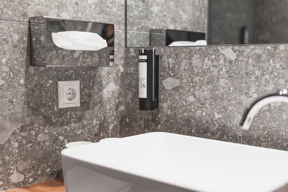 1 bedroom, in-room safe, desk, blackout curtains