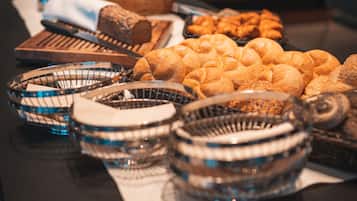 Daily buffet breakfast for a fee