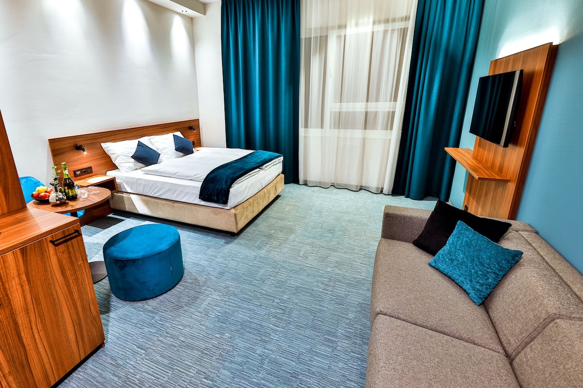 Superior Room | In-room safe, desk, blackout drapes, soundproofing