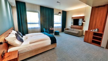 Junior Suite | Zimmersafe, Schreibtisch, Verdunkelungsvorhänge, schallisolierte Zimmer